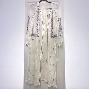 beautiful embroidered duster/robe